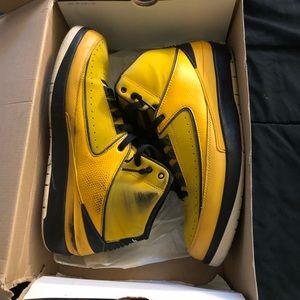 Yellow black air Jordan 2 7/10